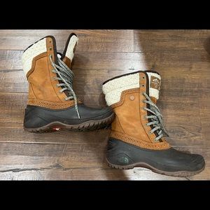 The North Face winter boot size 6.5